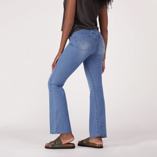 LEVI'S® WOMEN'S CURVY FLARE - MED INDIGO - WORN IN