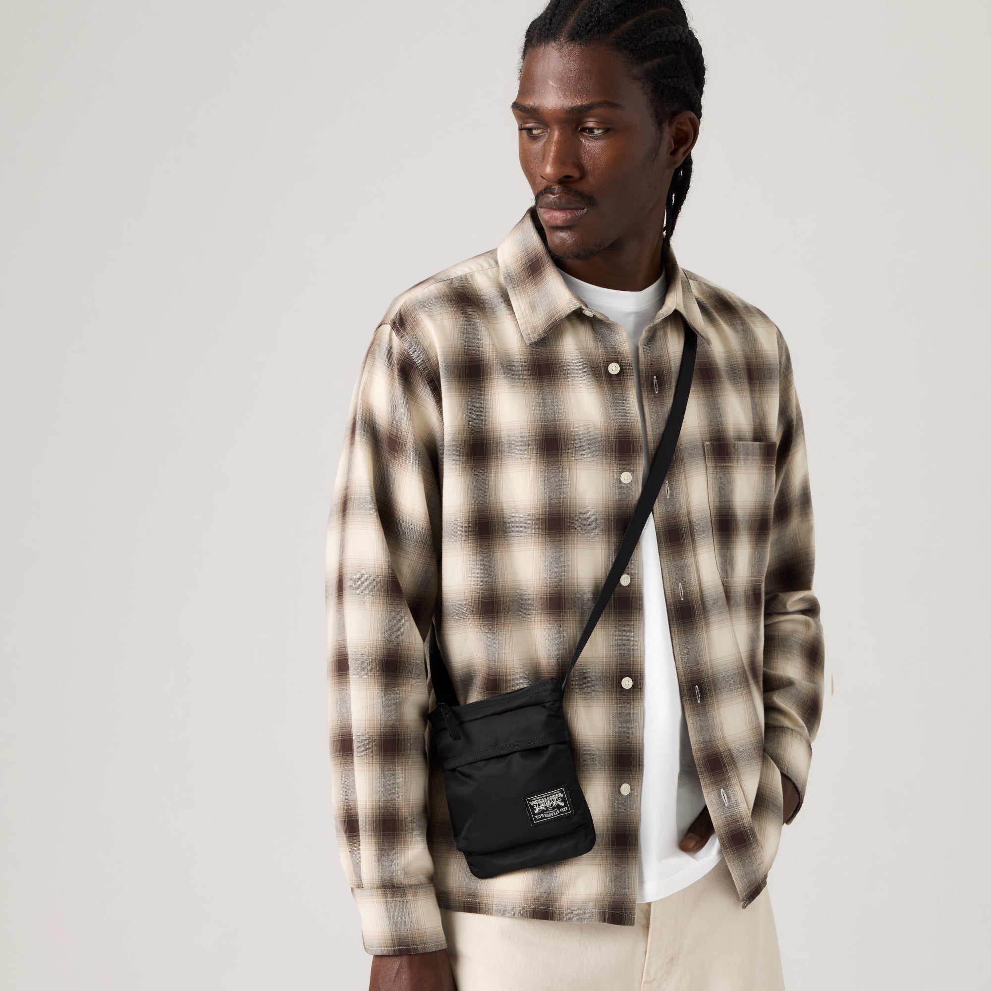 LEVI'S® MEN'S MISSION BAY CROSSBODY POUCH - BLACK