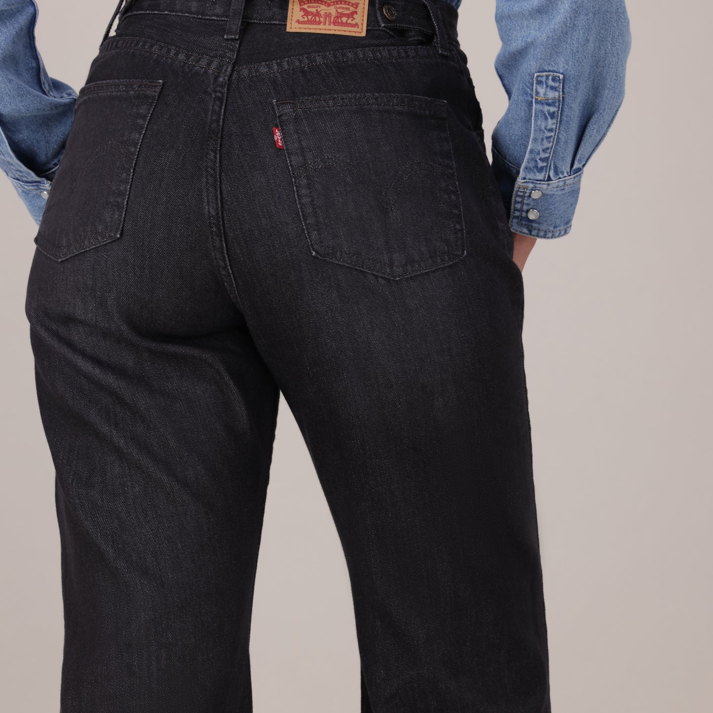 LEVI'S® WOMEN'S CINCH FLARE JEANS - BLACK