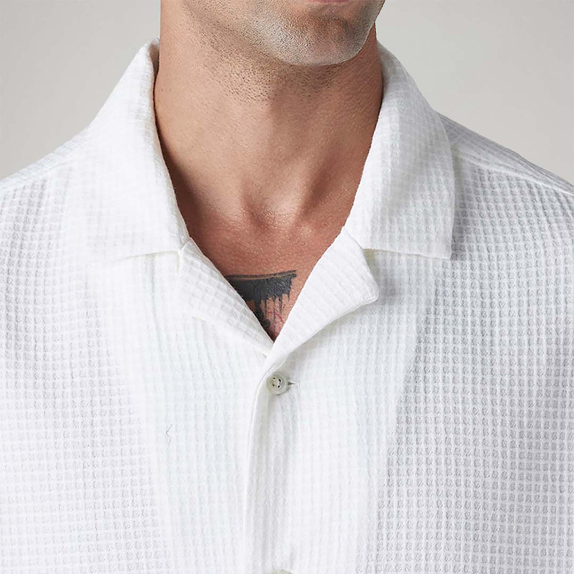 LEVI'S® MEN'S TEXTURED RELAXED FIT DOBBY RESORT COLLAR SHIRT - WHITE