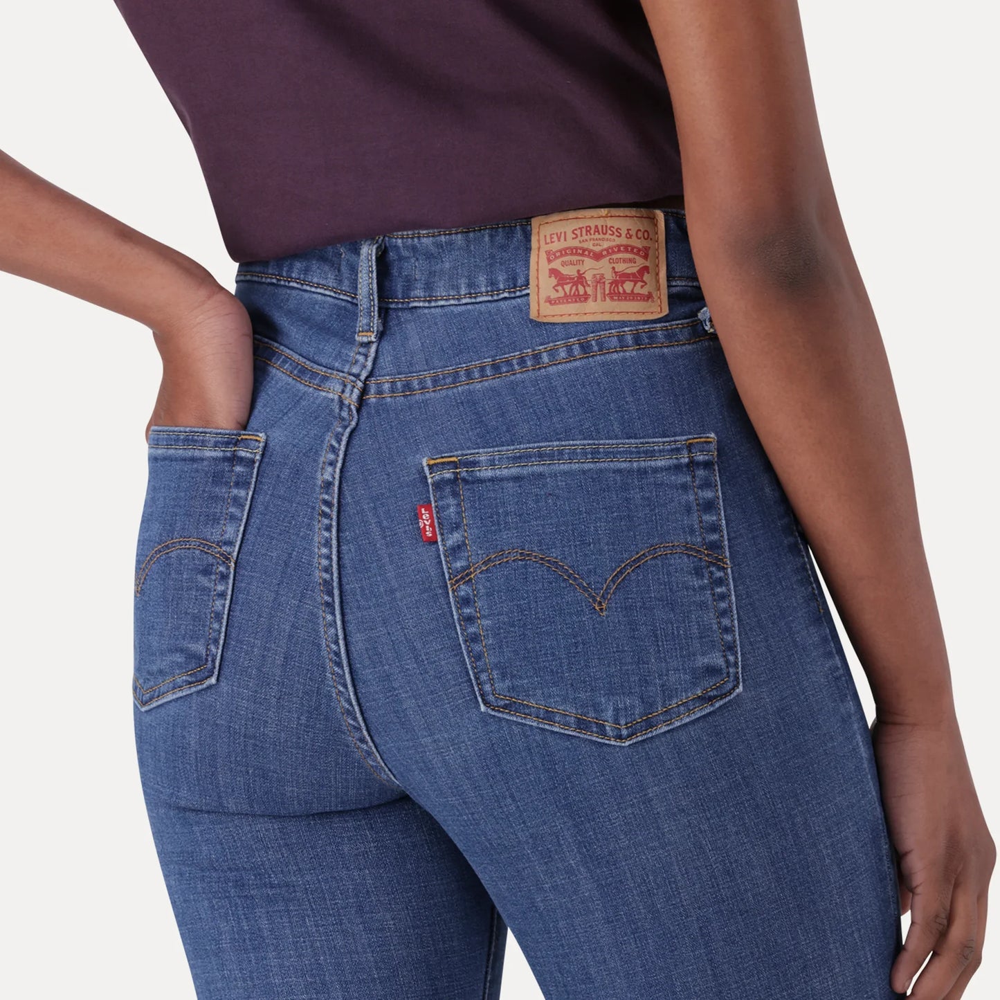 LEVI’S® WOMEN'S 721 HIGH-RISE SKINNY JEANS - MED INDIGO - FLAT FINISH