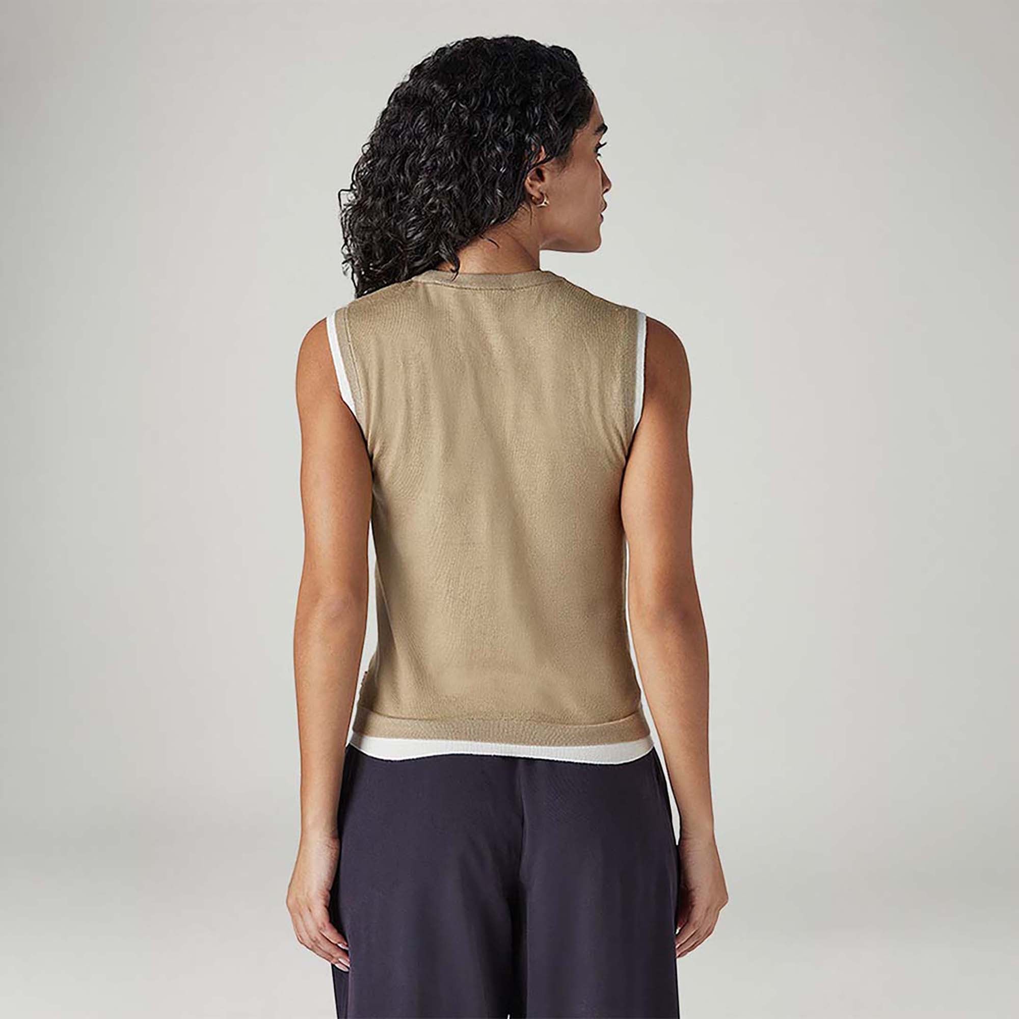 LEVI'S® WOMEN'S SOLID REGULAR FIT TOP - NEUTRAL