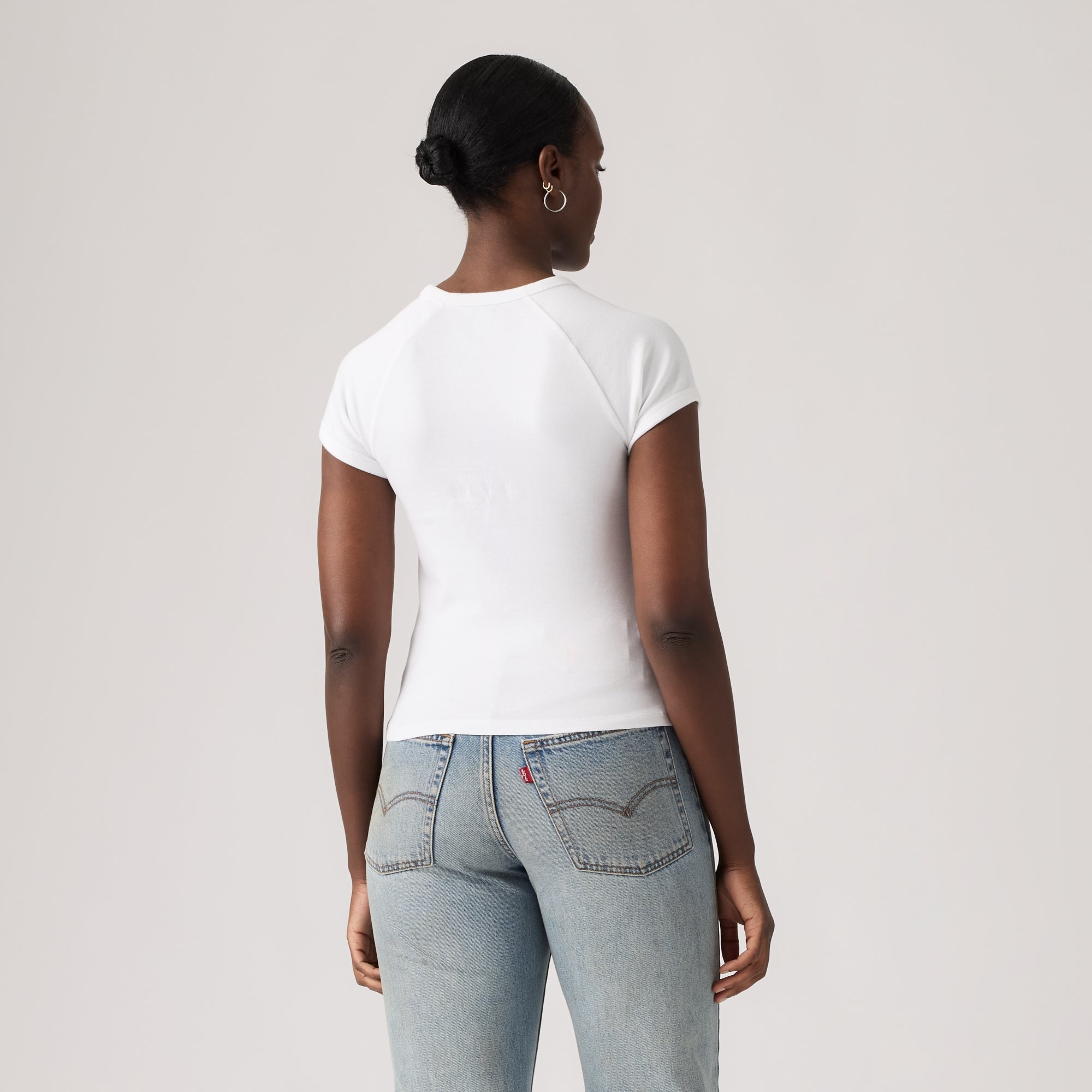LEVI'S® WOMEN'S GRAPHIC RILEY RAGLAN TEE - WHITE