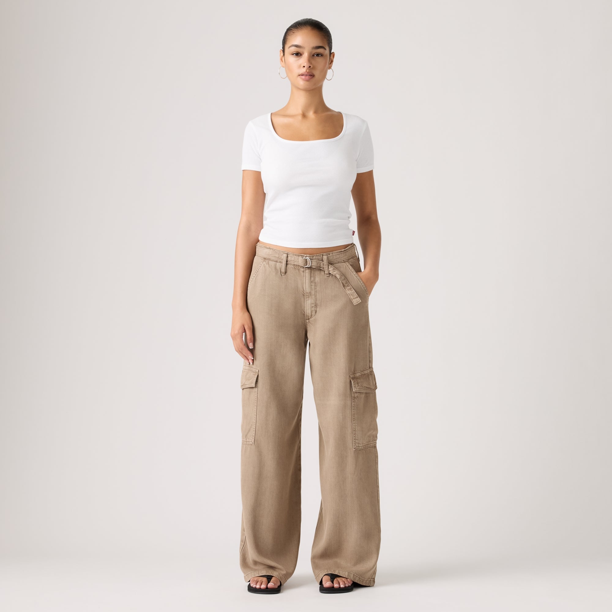 LEVI'S® WOMEN'S BAGGY DAD CARGOS - BROWN