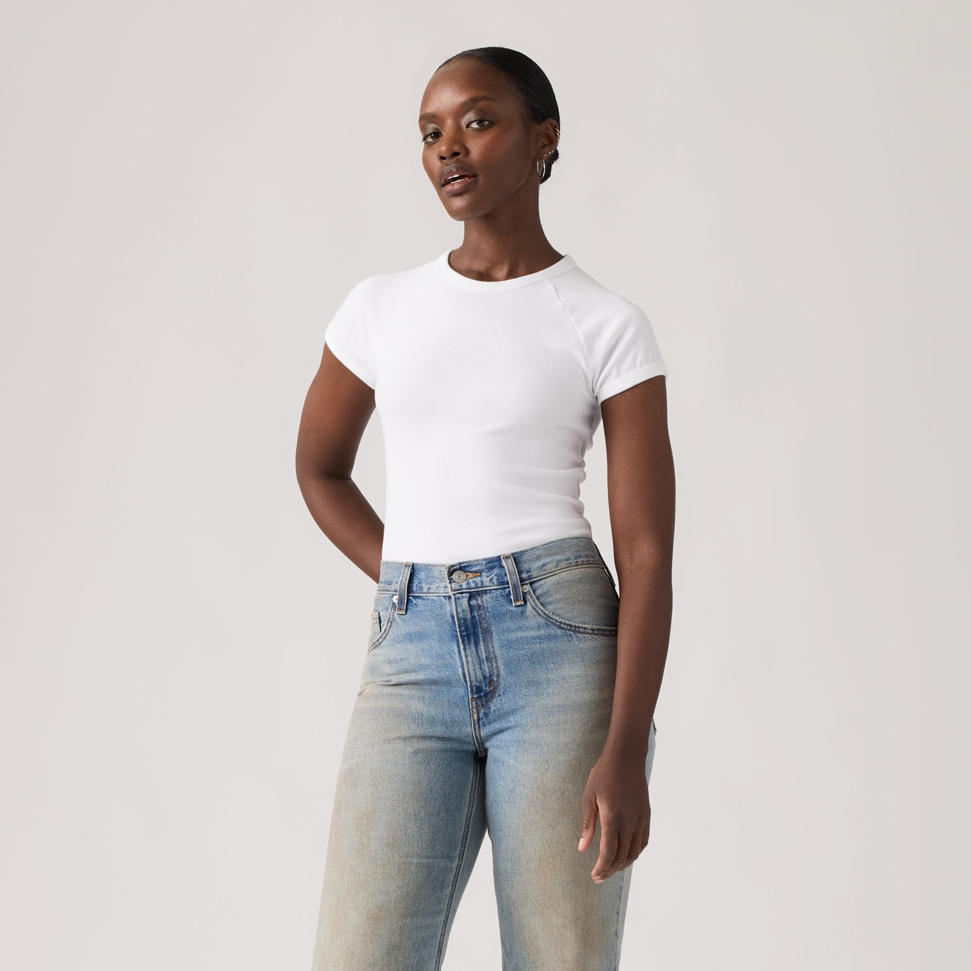 LEVI'S® WOMEN'S GRAPHIC RILEY RAGLAN TEE - WHITE
