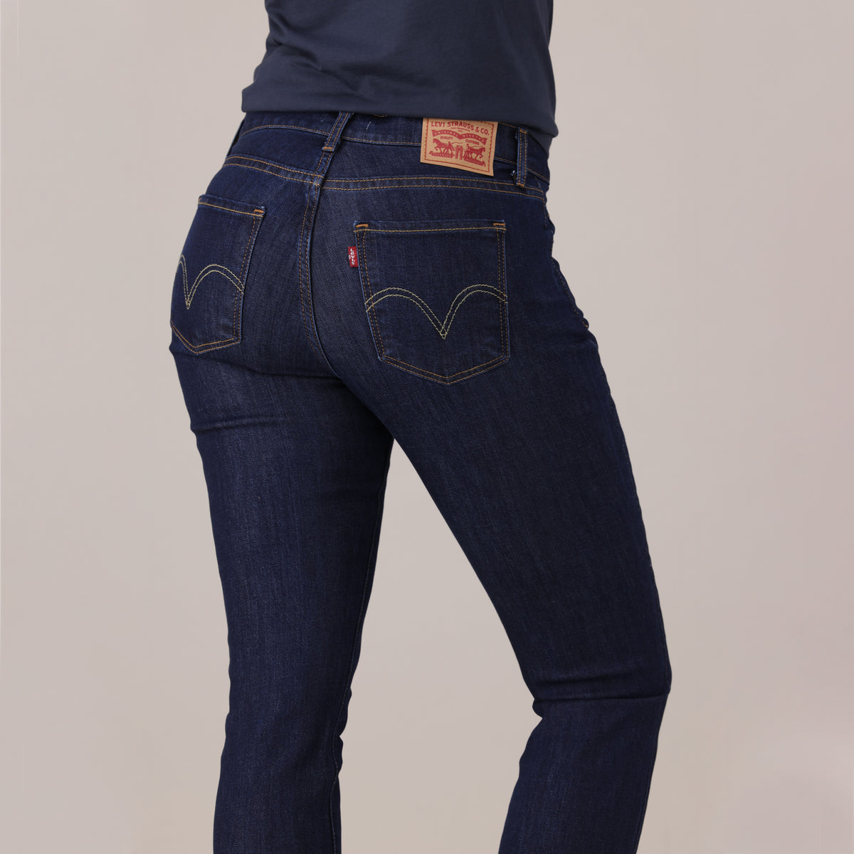 LEVI'S® WOMEN'S CURVY STRAIGHT - DARK INDIGO - FLAT FINISH