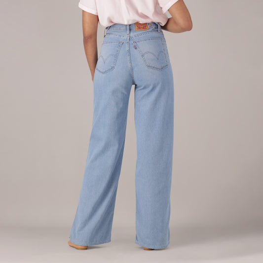 LEVI'S® WOMEN'S CINCH BAGGY JEANS - LIGHT INDIGO - WORN IN