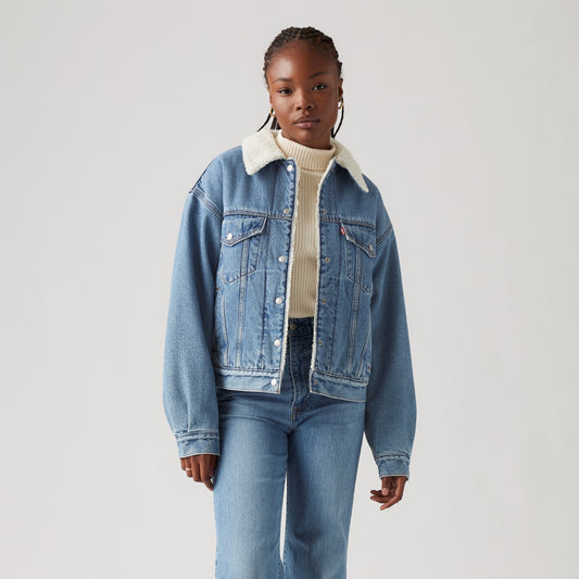 LEVI'S® WOMEN'S '90S SHERPA TRUCKER JACKET - DARK INDIGO WORN IN