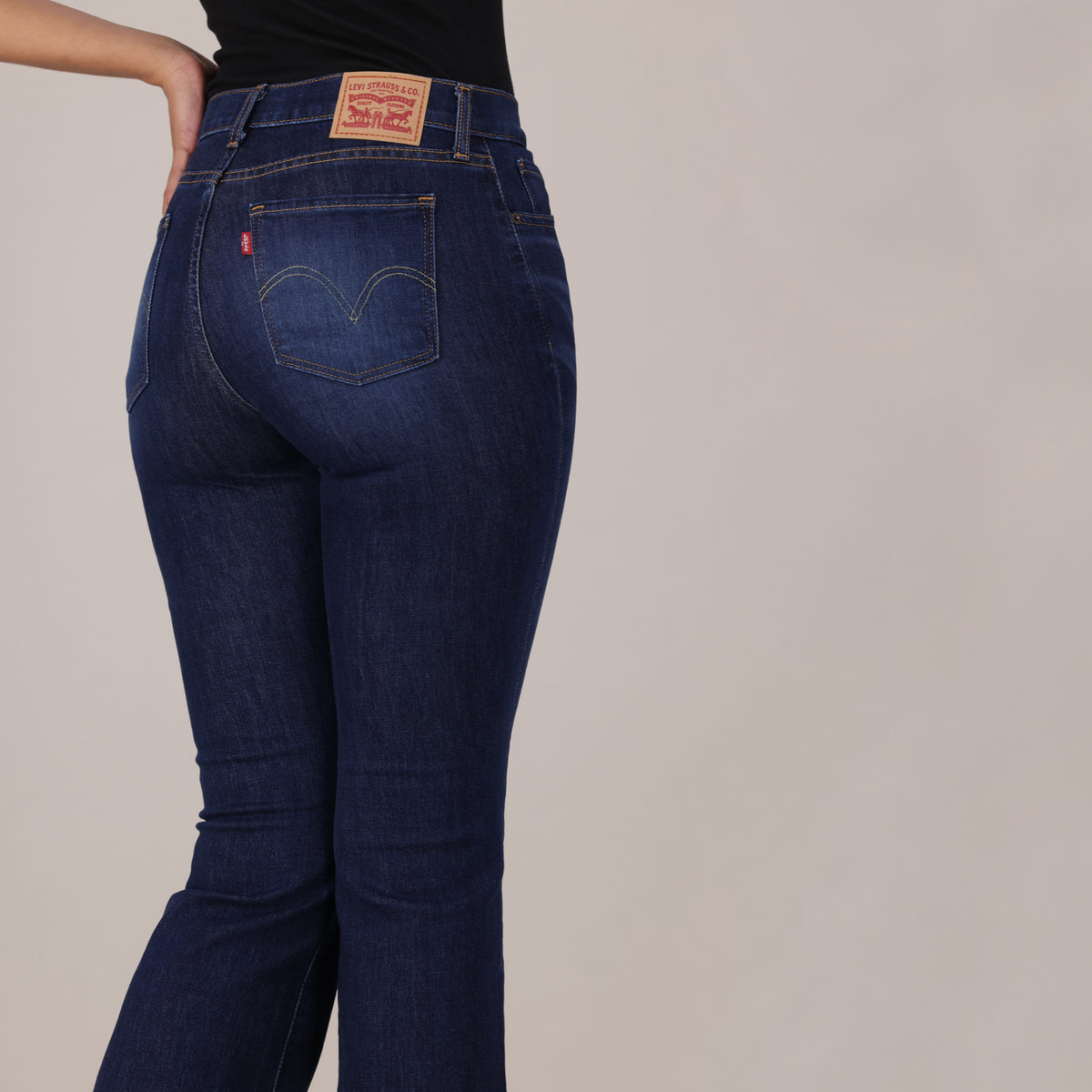 LEVI'S® WOMEN'S CURVY FLARE - DARK INDIGO - WORN IN