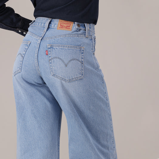 LEVI'S® WOMEN'S CINCH BARREL JEANS - MED INDIGO - WORN IN