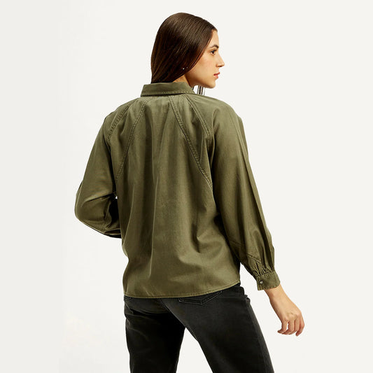 LEVI’S® WOMEN'S SOLID SPREAD COLLAR SHIRT - GREEN