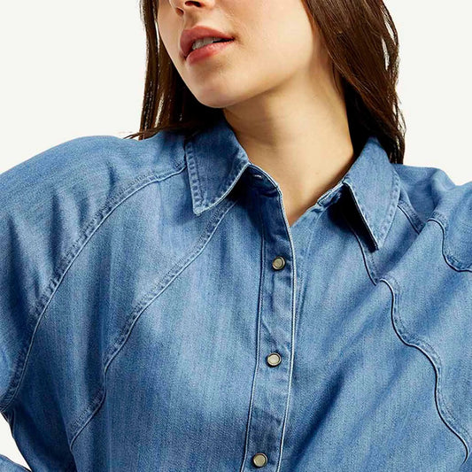 LEVI’S® WOMEN'S SOLID SPREAD COLLAR SHIRT - BLUE