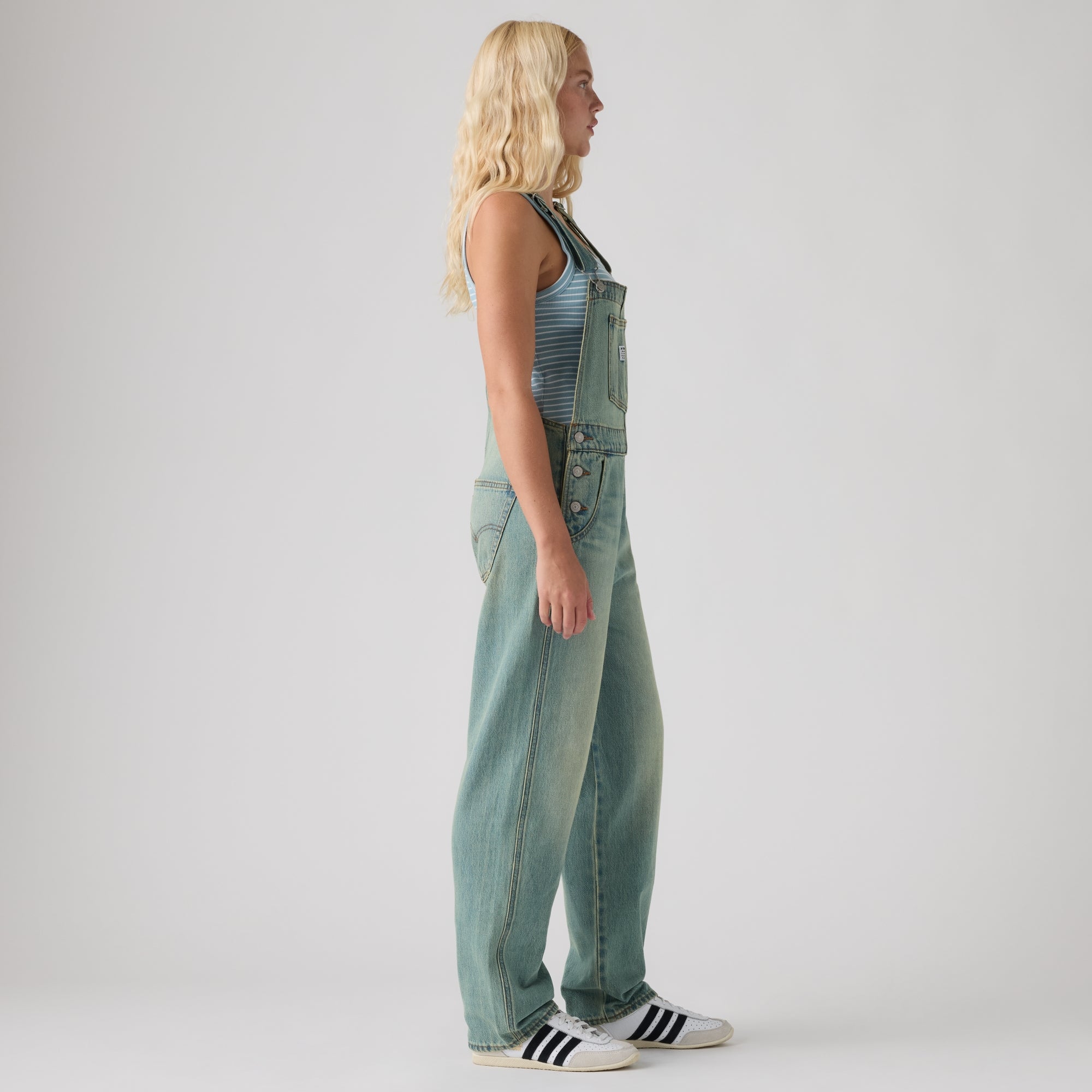 LEVI'S® WOMEN'S VINTAGE DENIM OVERALLS - MED INDIGO - WORN IN