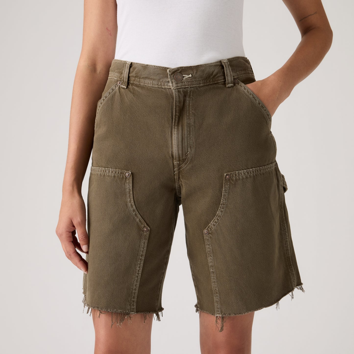LEVI'S® WOMEN'S BAGGY DAD UTILITY SHORTS - BROWN