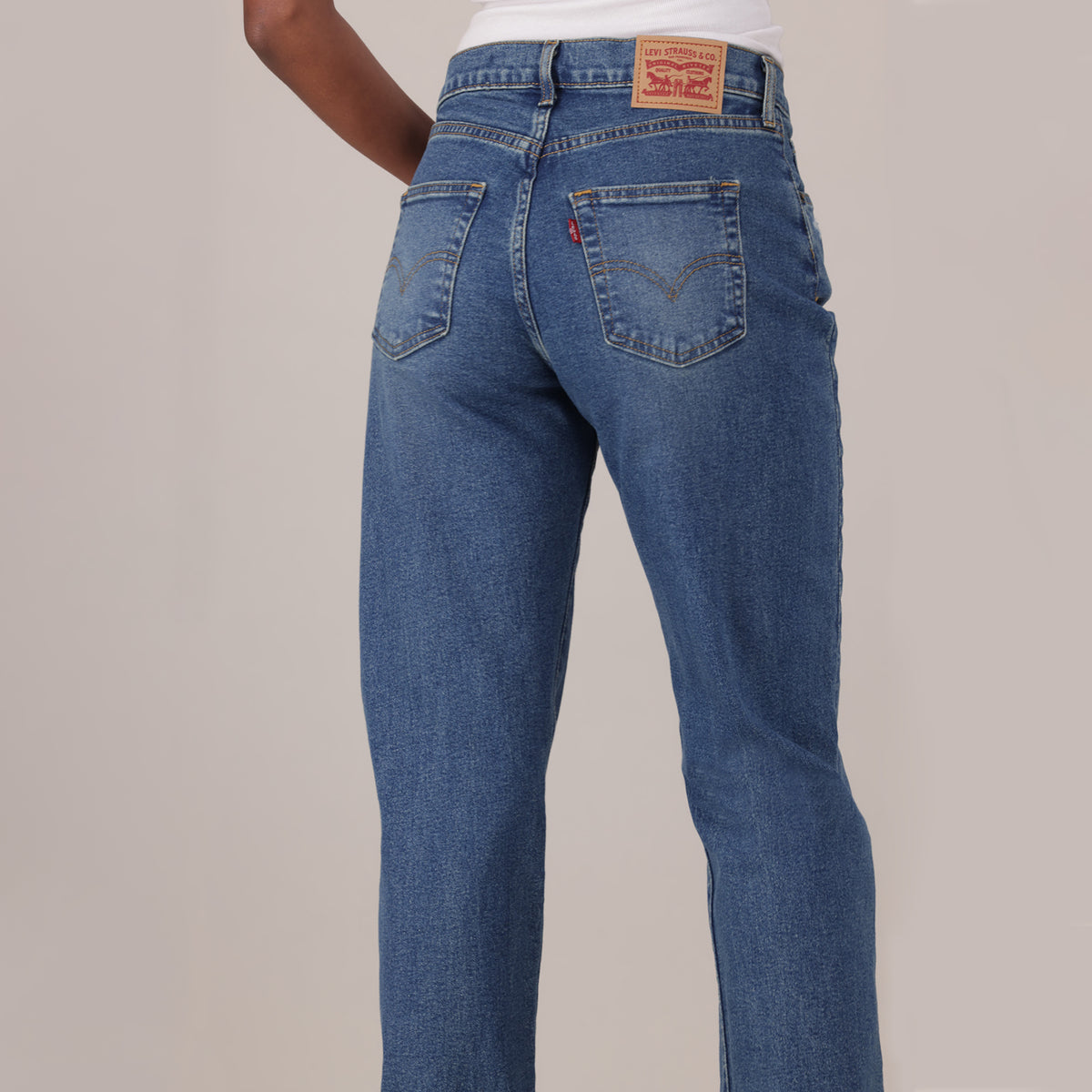 LEVI'S® WOMEN'S EASY DAD JEANS - MED INDIGO - WORN IN