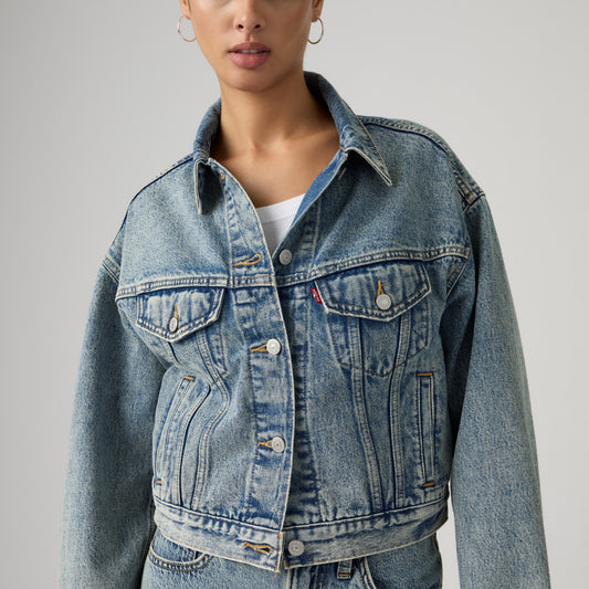 LEVI'S® WOMEN'S CROPPED '90S TRUCKER JACKET - MED INDIGO - WORN IN