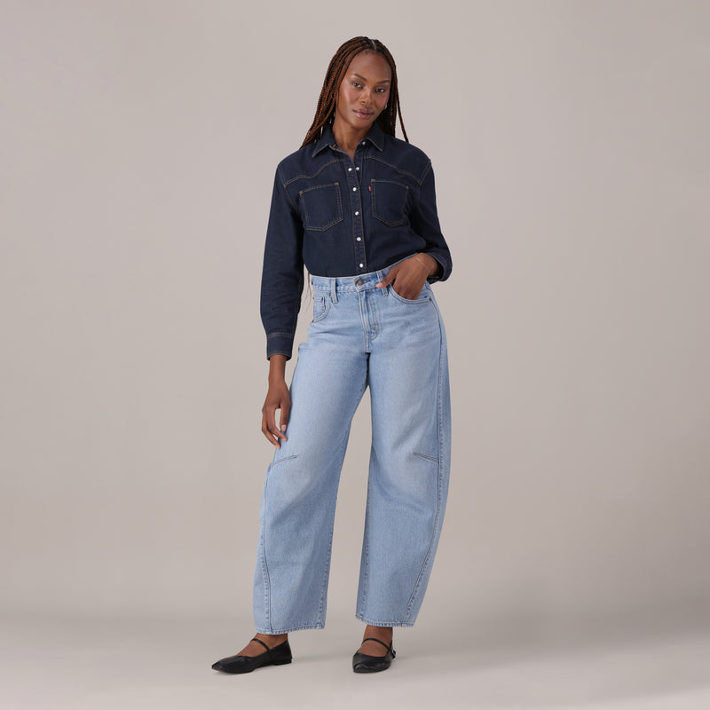 LEVI'S® WOMEN'S CINCH BARREL JEANS - MED INDIGO - WORN IN