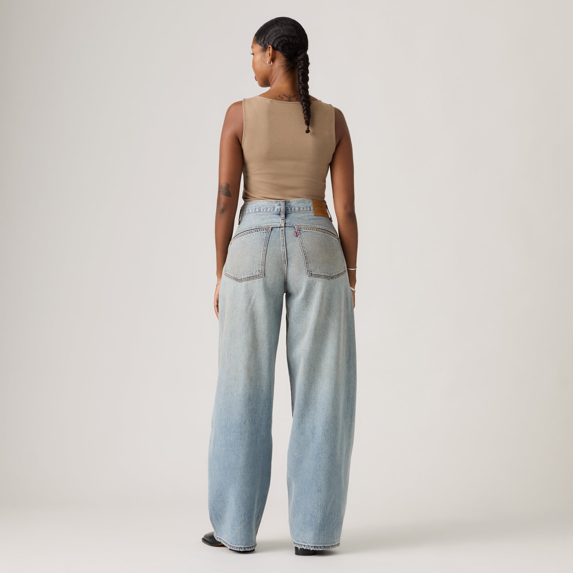 LEVI'S® WOMEN'S SUPER BAGGY BARREL JEANS - MED INDIGO - WORN IN