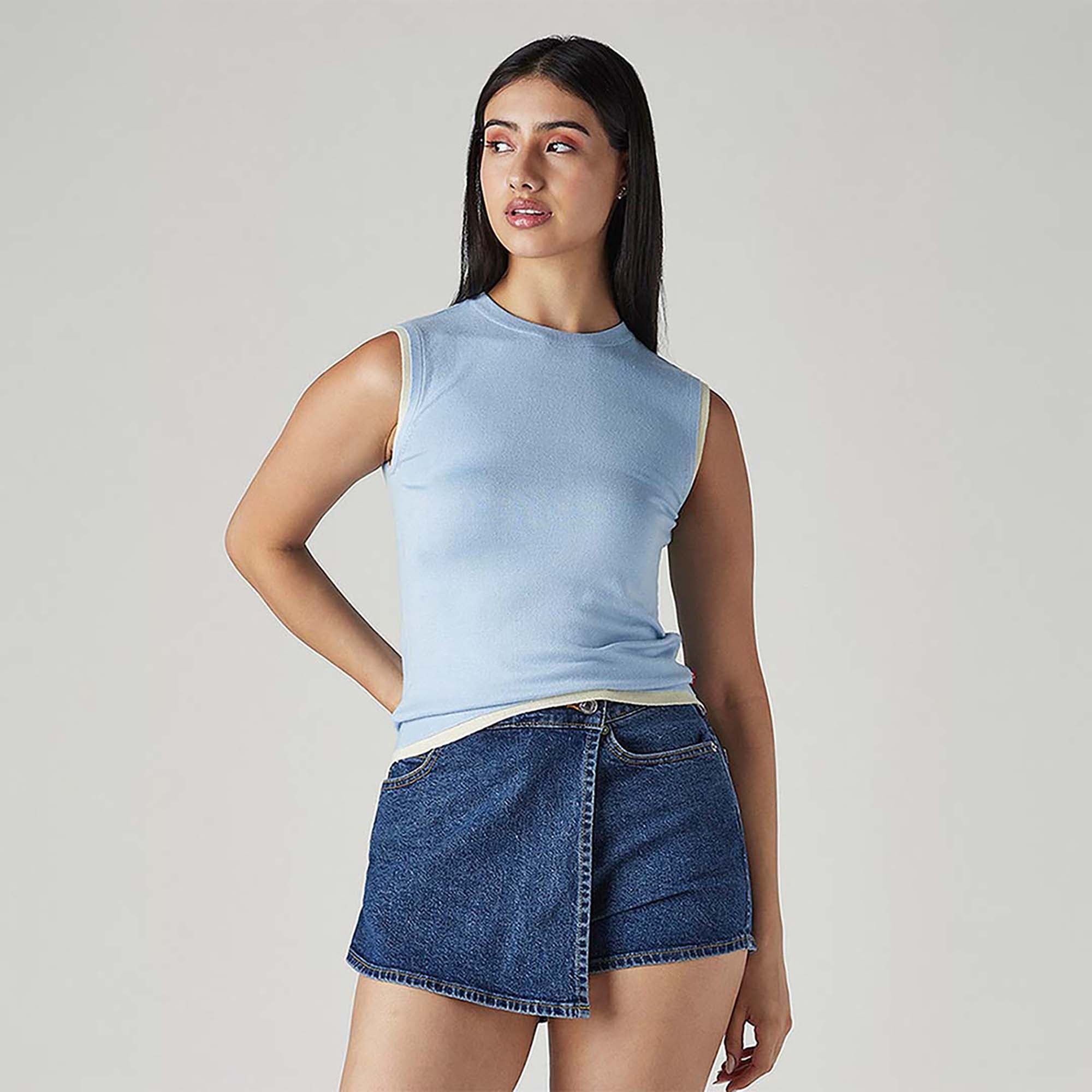 LEVI'S® WOMEN'S SOLID REGULAR FIT TOP - MULTI-COLOR