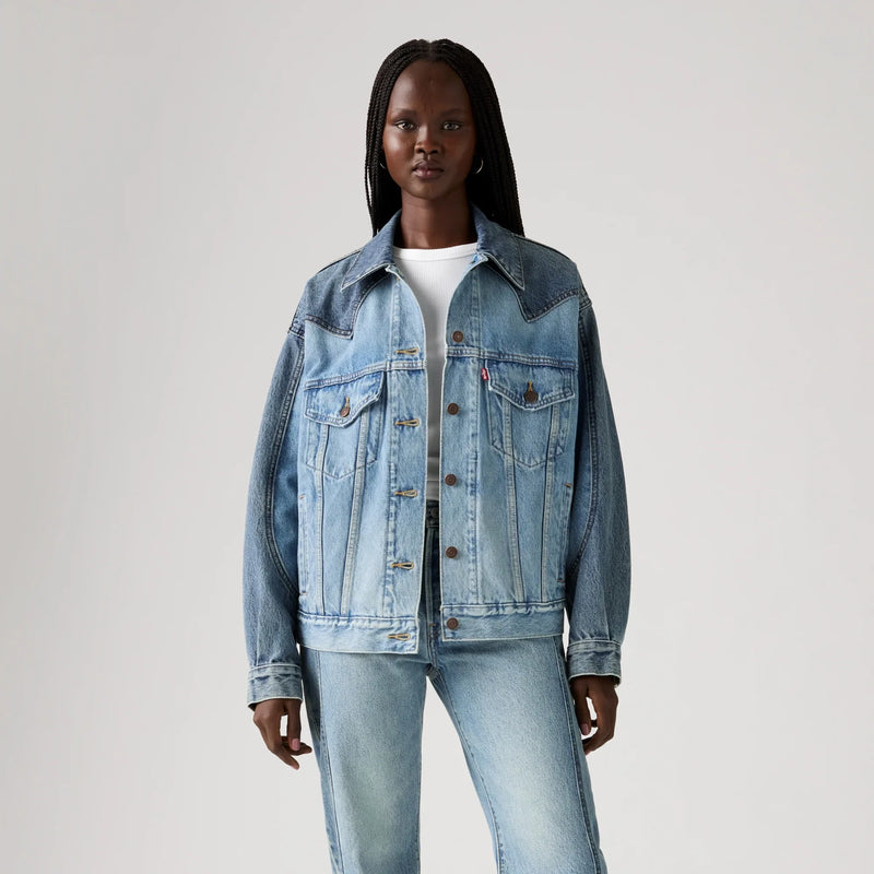 LEVI'S® WOMEN'S '90S WESTERN PIECED TRUCKER JACKET - MED INDIGO - WORN IN