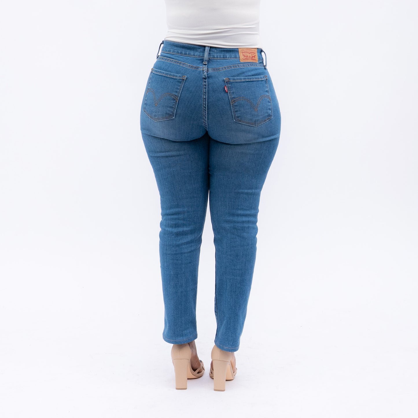LEVI'S® WOMEN'S CURVY STRAIGHT - MED INDIGO - WORN IN