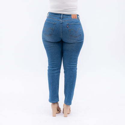 LEVI'S® WOMEN'S CURVY STRAIGHT - MED INDIGO - WORN IN