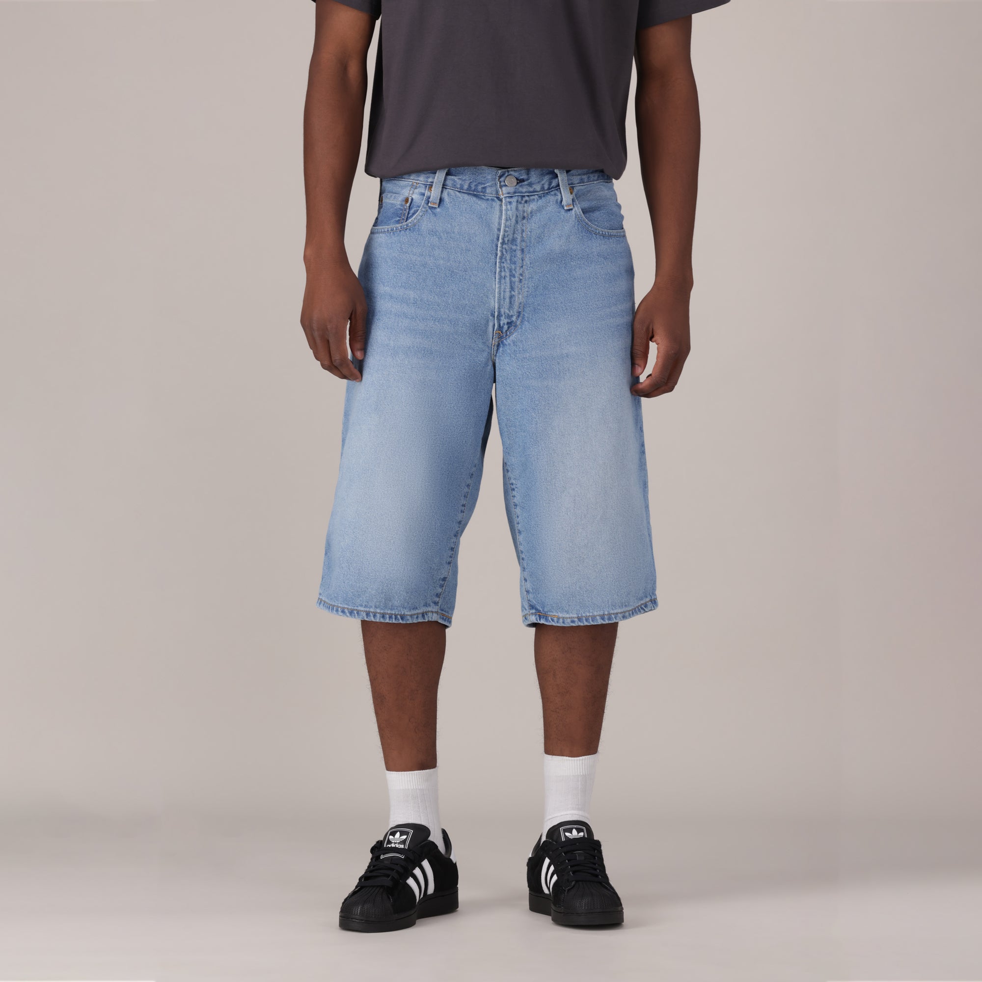 LEVI'S® MEN'S 478 BAGGY SHORTS - MED INDIGO - WORN IN