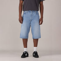 LEVI'S® MEN'S 478 BAGGY SHORTS - MED INDIGO - WORN IN