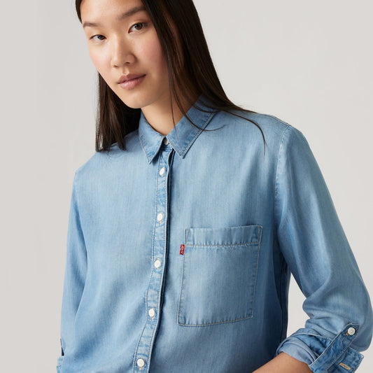LEVI'S® WOMEN'S DARLENE UTILITY SHIRT - MED INDIGO - WORN IN