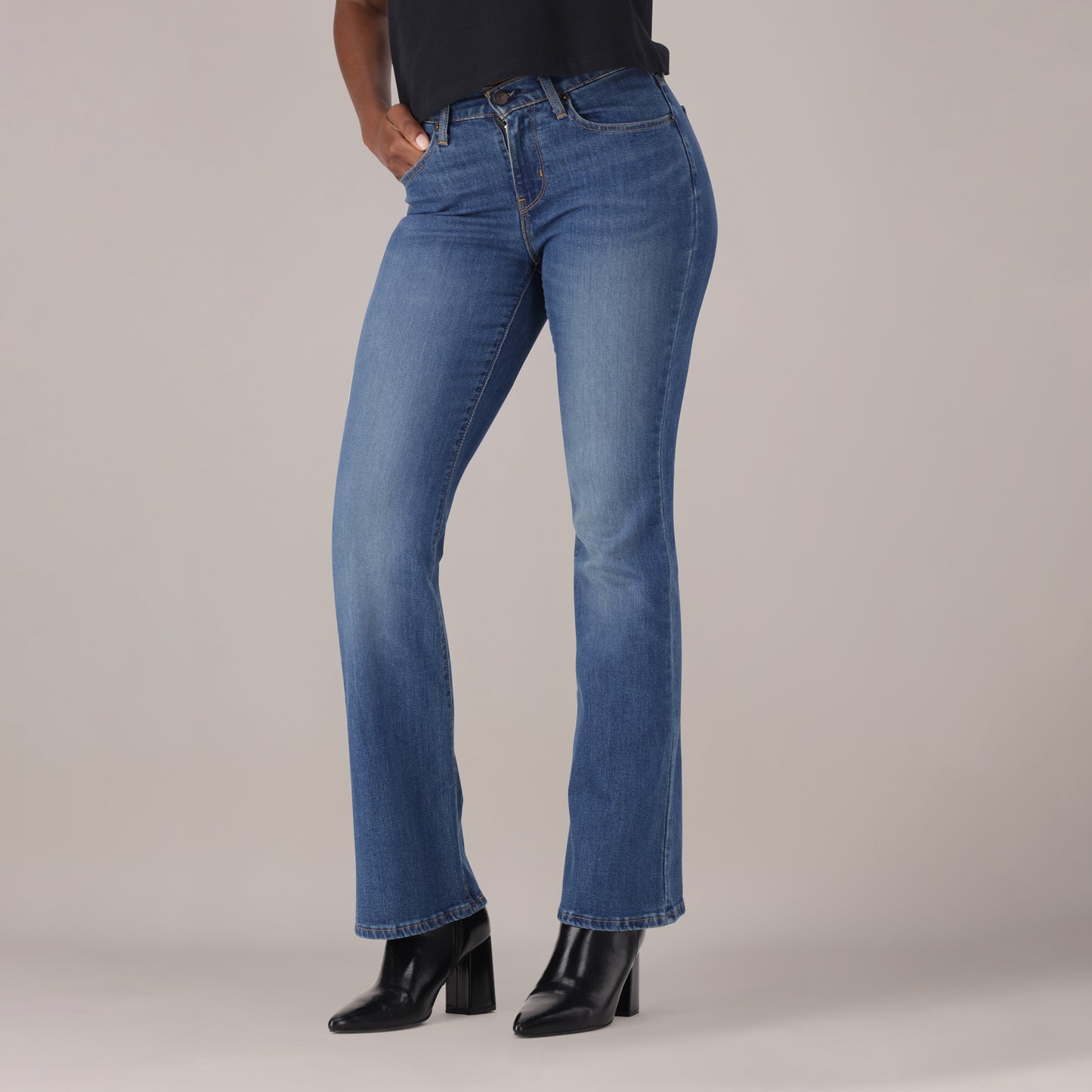 LEVI'S® WOMEN'S CURVY FLARE  - MED INDIGO - WORN IN