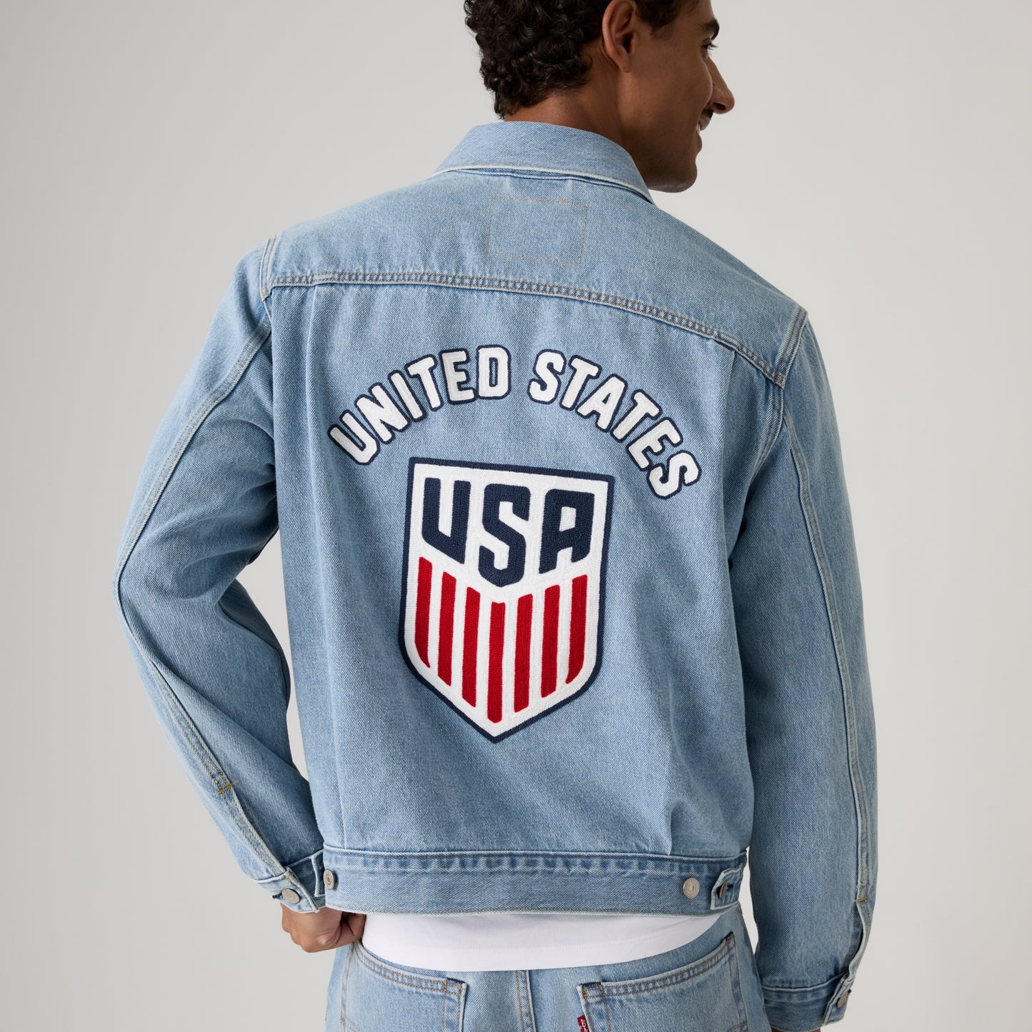 LEVI'S® U.S. SOCCER TYPE II TRUCKER JACKET - LIGHT INDIGO - WORN IN