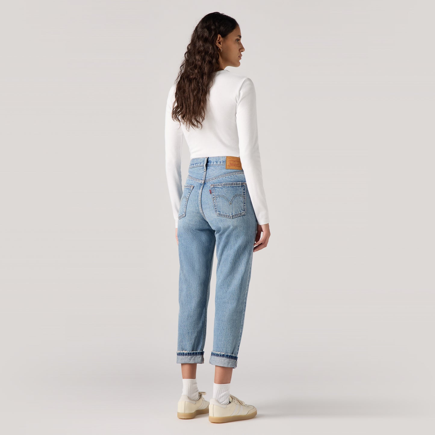 LEVI'S® WOMEN'S 501® ORIGINAL CROPPED SELVEDGE JEANS - MED INDIGO - WORN IN