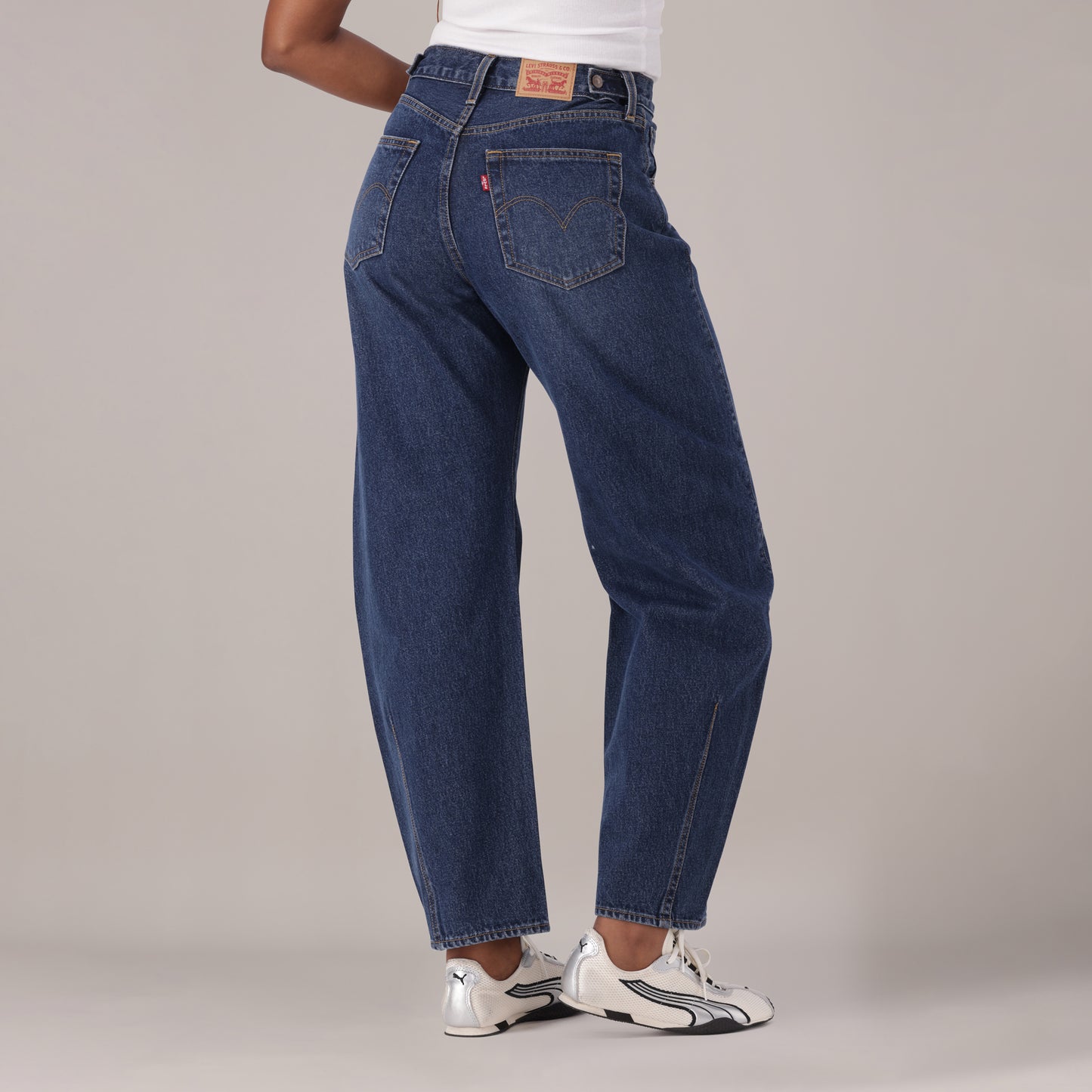 LEVI'S® WOMEN'S CINCH BARREL JEANS - DARK INDIGO - WORN IN