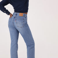 LEVI'S® WOMEN'S 501® CURVE JEANS - MED INDIGO - WORN IN