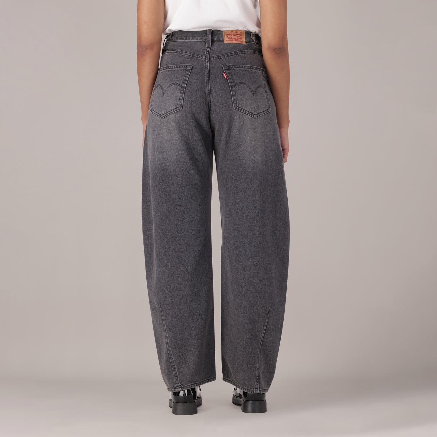 LEVI'S® WOMEN'S CINCH BARREL JEANS - BLACK