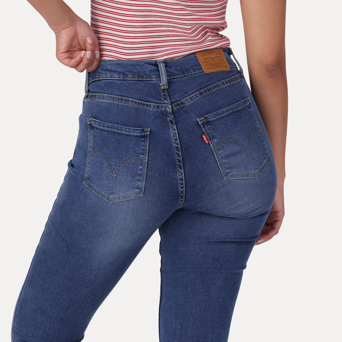 LEVI'S® WOMEN'S CURVY HIGH-RISE SUPER SKINNY  - MED INDIGO - WORN IN