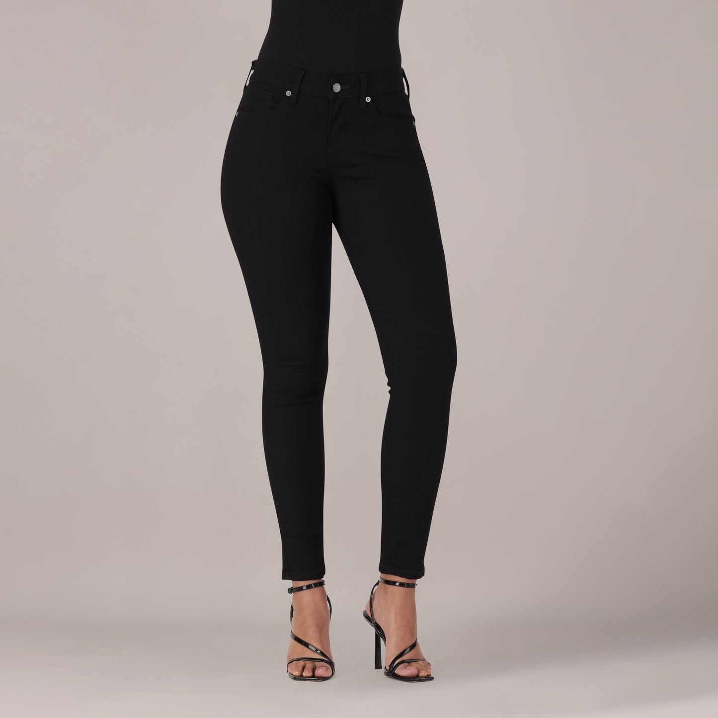 LEVI'S® WOMEN'S CURVY SKINNY  - BLACK