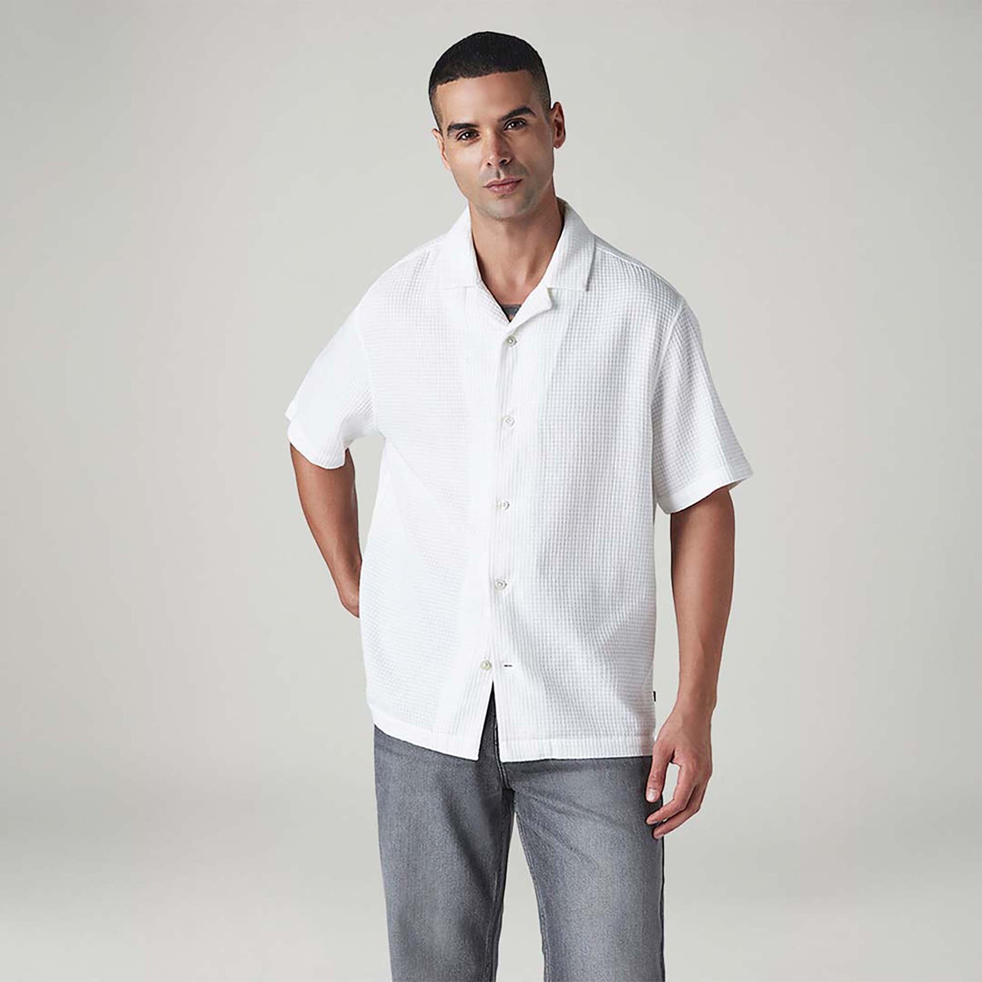 LEVI'S® MEN'S TEXTURED RELAXED FIT DOBBY RESORT COLLAR SHIRT - WHITE
