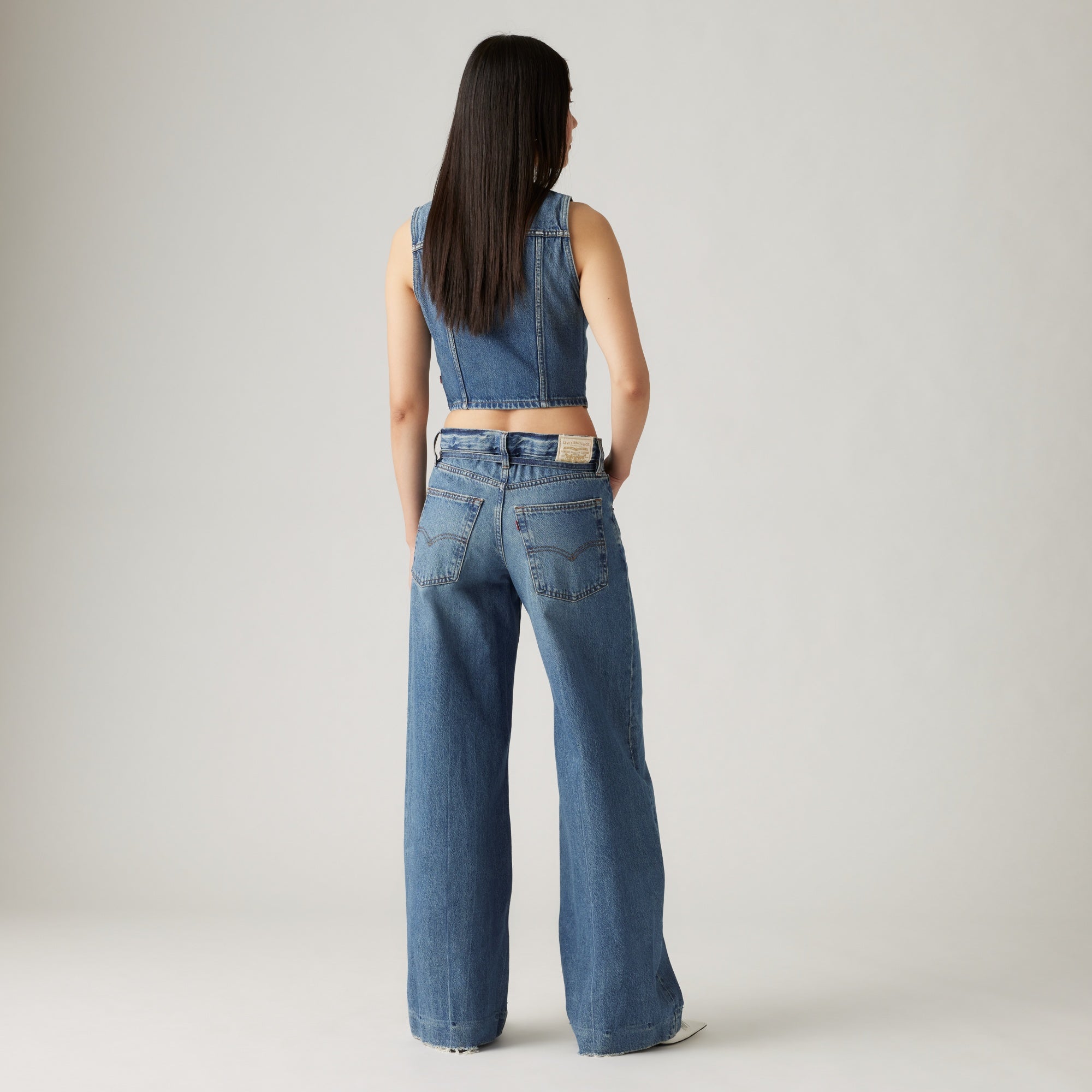 LEVI S WOMEN S XL STRAIGHT JEANS MED INDIGO WORN IN