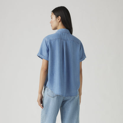 LEVI'S® WOMEN'S DARLENE SHORT-SLEEVE SHIRT - MED INDIGO - FLAT FINISH
