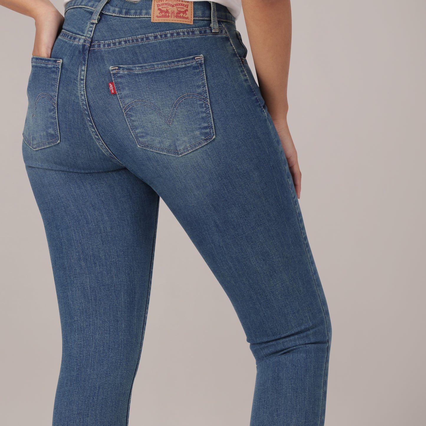 LEVI'S® WOMEN'S CURVY SUPER SKINNY  - MED INDIGO - WORN IN