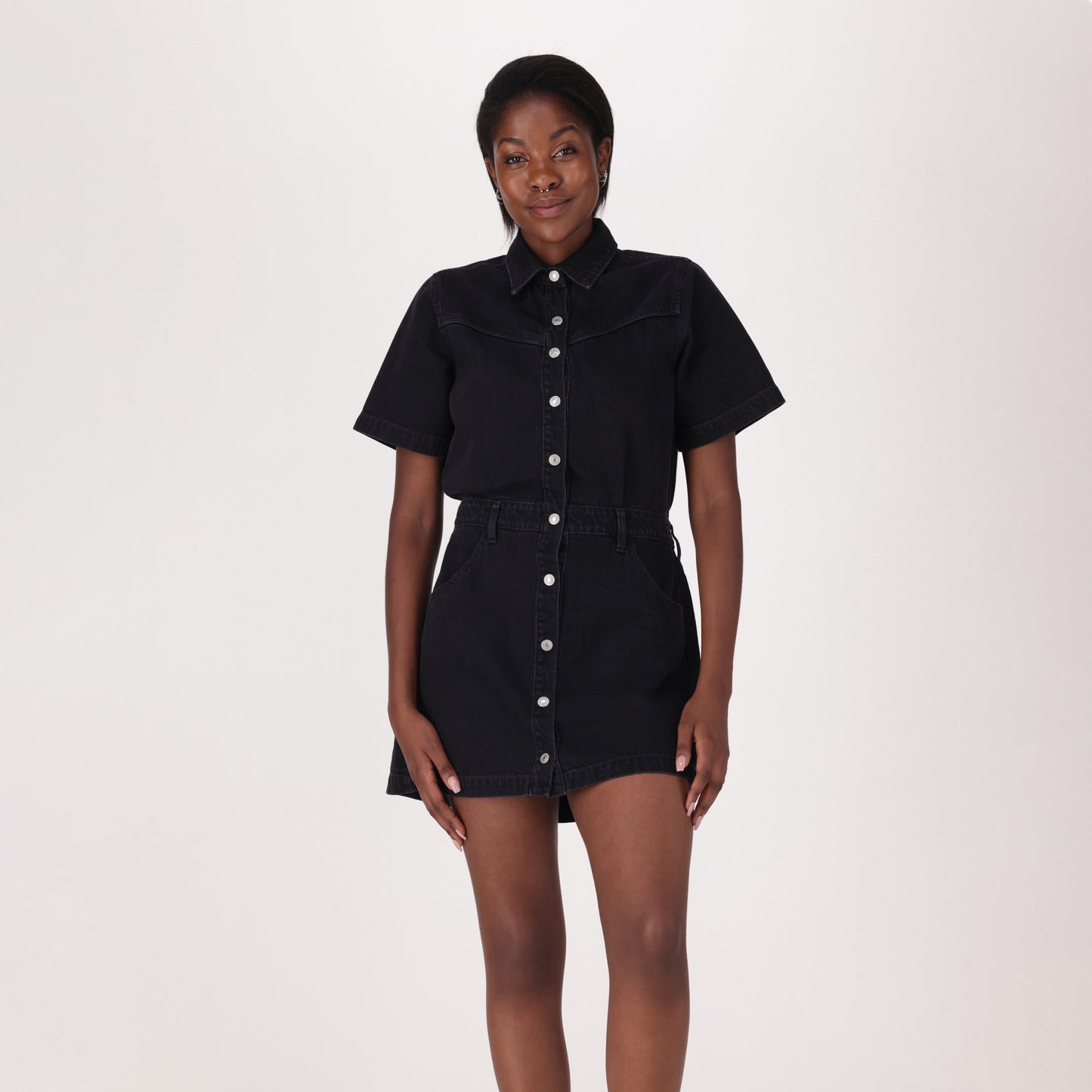 LEVI'S® WOMEN'S SHORT-SLEEVE LOGAN WESTERN DRESS - BLACK
