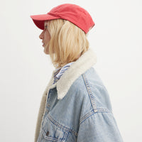 LEVI'S® WOMEN'S '90S SHERPA TRUCKER JACKET - LIGHT INDIGO - WORN IN