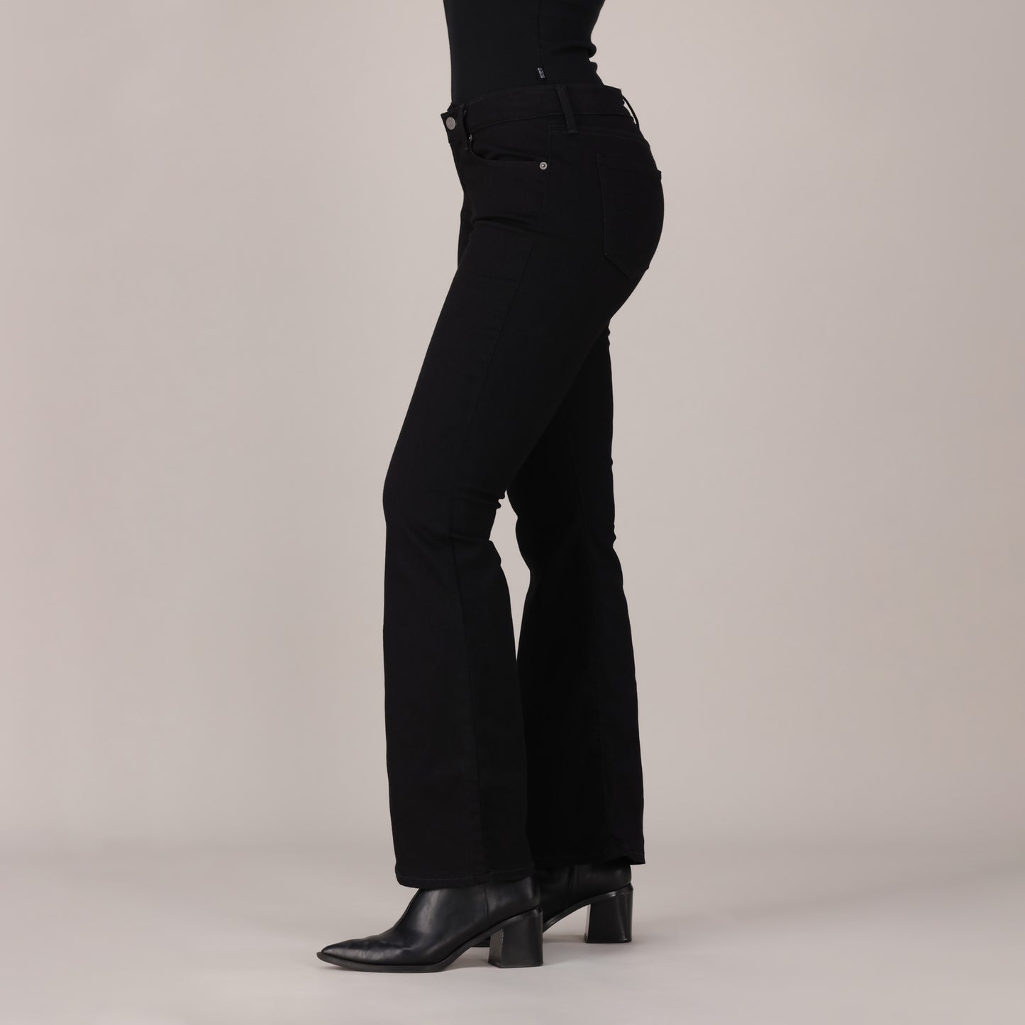 LEVI'S® WOMEN'S CURVY FLARE  - BLACK