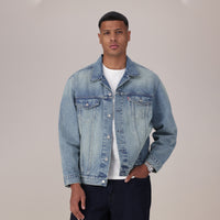 LEVI'S® MEN'S RELAXED TRUCKER JACKET - MED INDIGO - WORN IN