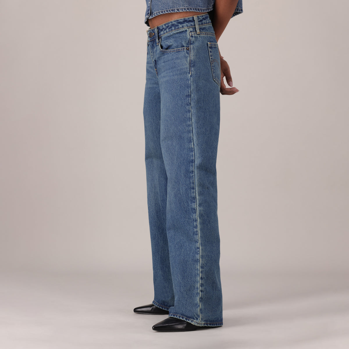 LEVI'S® WOMEN'S LOW LOOSE JEANS - MED INDIGO - WORN IN