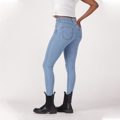 LEVI'S® WOMEN'S CURVY SKINNY  - MED INDIGO - WORN IN