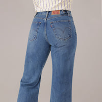 LEVI'S® WOMEN'S CINCH FLARE JEANS - MED INDIGO - WORN IN