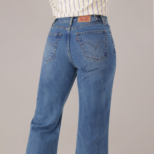 LEVI'S® WOMEN'S CINCH FLARE JEANS - MED INDIGO - WORN IN