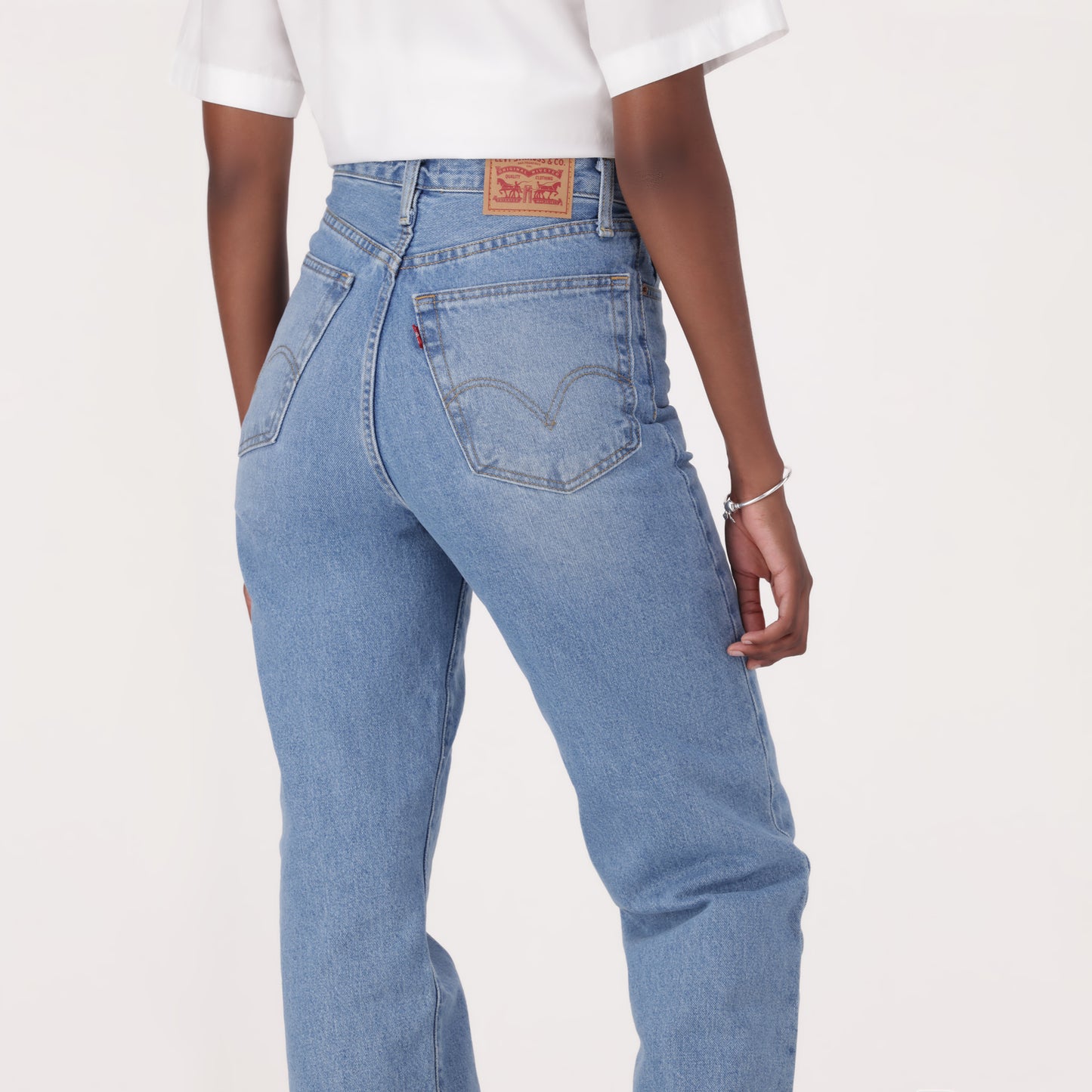 LEVI'S® WOMEN'S RIBCAGE STRAIGHT ANKLE JEANS - MED INDIGO - WORN IN